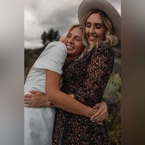 Meet your Posher’s Amanda & Carlee